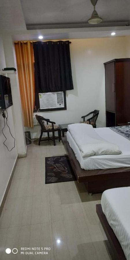 Adb Rooms Udhav Palace 뉴델리 외부 사진